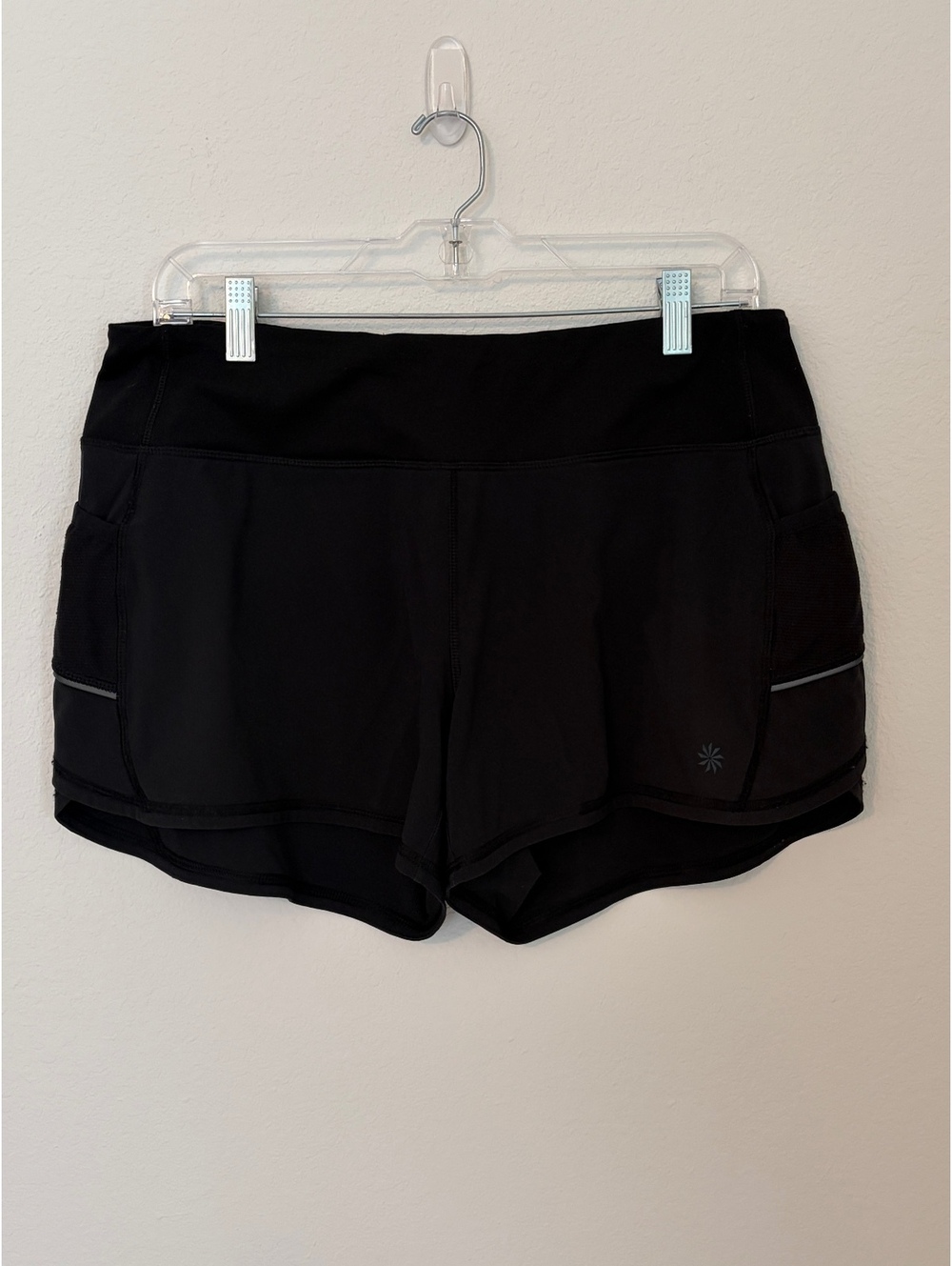 Athleta Womens Black 3.5" Athletic Shorts with Mesh Side Pockets Size Medium
